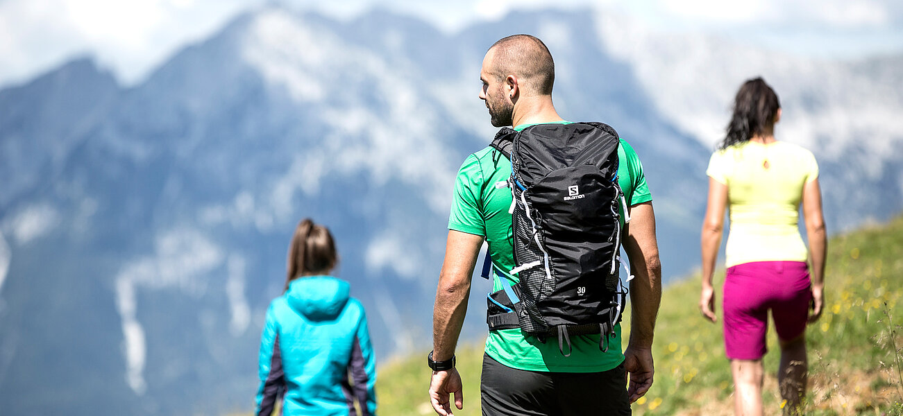 Wandergruppe am Berg